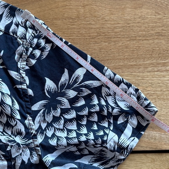 J. Crew | S | Slim S/S Button Down Shirt - Picture 7 of 10